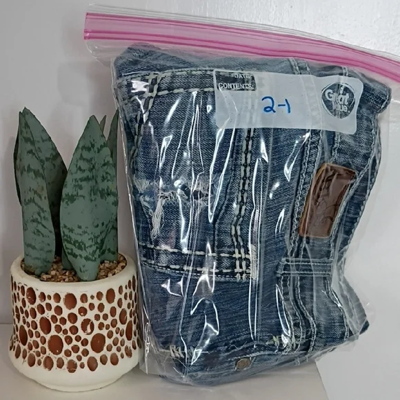 BKE Sabrina Distressed Bootcut Jeans 30x31.5 • Stretchy Holes + White Hem! - Picture 15 of 15